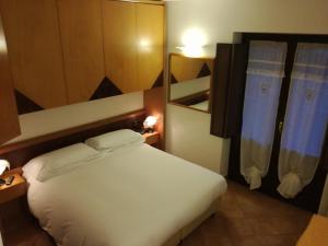 Un ou plusieurs lits dans un hébergement de l'établissement Hotel Lo Scoiattolo