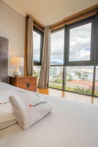 フンシャルにあるFLH Funchal Amazing Sea View Apartment with Poolのギャラリーの写真