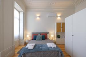 Ένα ή περισσότερα κρεβάτια σε δωμάτιο στο FLH Living Oporto Lofts