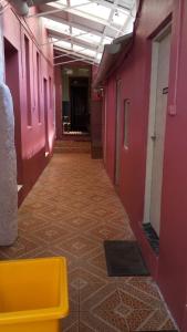 an empty hallway with a yellow bench in a building at Morada do Estudante in Pelotas