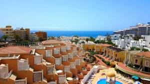 Bazén v ubytování Orlando sea view apartment by AltamarHomes nebo v jeho okolí