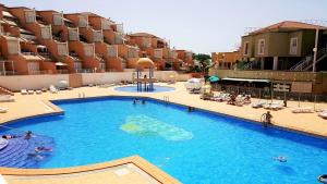 Bazén v ubytování Orlando sea view apartment by AltamarHomes nebo v jeho okolí