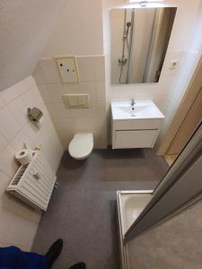 Ένα μπάνιο στο 2 Zimmer Wohnung neben der Burg