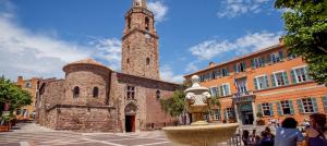 a large stone building with a clock tower at Excellent Studio au cœur historique de Fréjus in Fréjus