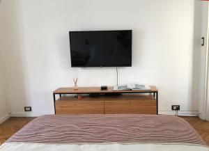 En tv och/eller ett underhållningssystem på Luminous Apartment in Recoleta