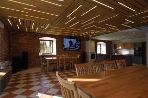 TV a/nebo společenská místnost v ubytování Riverside Villa