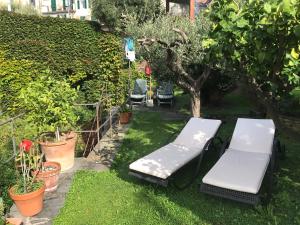 two chaise lounges in the grass in a garden at Affittacamere Le Terrazze in Corniglia