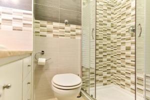 a bathroom with a toilet and a shower at B&B Rome Termini House in Rome
