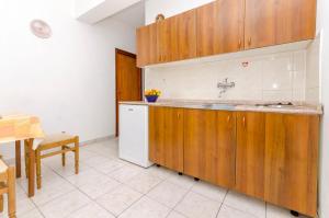 Kuchyň nebo kuchyňský kout v ubytování Apartments Tomislav