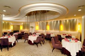 a dining room filled with tables and chairs at Grandview Hotel Macau in Macau
