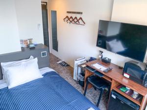 TV a/nebo společenská místnost v ubytování HOTEL LiVEMAX Shinjuku Kabukicho