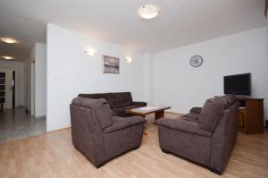Televízia a/alebo spoločenská miestnosť v ubytovaní Apartments Ruza-Rajska beach