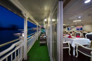 Restaurace v ubytování Signature Halong Cruise