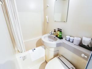 ห้องน้ำของ HOTEL LiVEMAX BUDGET Fuji Ekimae