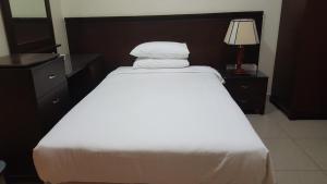 Rúm í herbergi á Al Muntazah Plaza Hotel