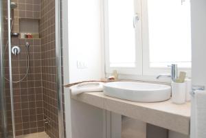 A bathroom at Le Stanze Del Sole