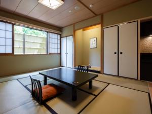 Stolní tenis v ubytování Gion Ryokan Karaku nebo okolí
