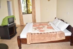 Postel nebo postele na pokoji v ubytování Rainbow Executive Lodge