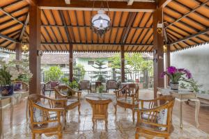 Patio nebo venkovní prostory v ubytování RedDoorz Syariah near Wijilan 2 Yogyakarta + 10 fotografií