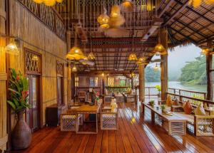 Restaurace v ubytování The Float House River Kwai