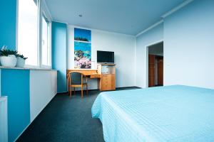 TV a/nebo společenská místnost v ubytování Hotel Weitblick Bielefeld