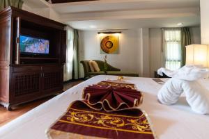 เตียงในห้องที่ Seaview Resort Khao Lak - SHA Plus