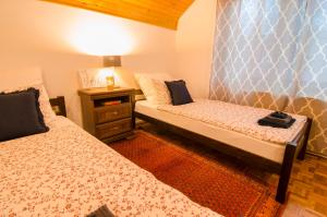 Postel nebo postele na pokoji v ubytování Salam Sarajevo Apartments #HelloPeace