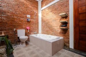Koupelna v ubytování Omah Teras Bata Guesthouse