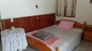 A bed or beds in a room at Haus Pigadi