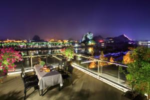 Restaurace v ubytování Li River Resort Villa Hotel