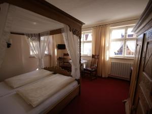 
Ein Bett oder Betten in einem Zimmer der Unterkunft Hotel Eisenkrug
