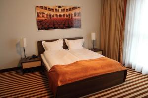 Posteľ alebo postele v izbe v ubytovaní Hotel Poznański A2