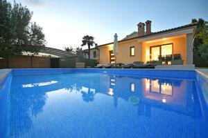 Bazén v ubytování Charming villa Natali with private pool in Pula nebo v jeho okolí