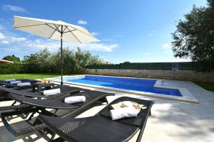 Bazén v ubytování Charming villa Natali with private pool in Pula nebo v jeho okolí