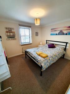 Ein Bett oder Betten in einem Zimmer der Unterkunft Chelmsford Town Centre Apartments With Car Parking