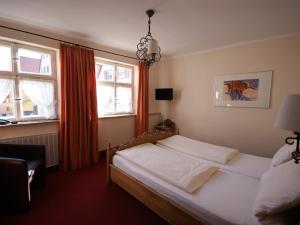 
Ein Bett oder Betten in einem Zimmer der Unterkunft Hotel Eisenkrug
