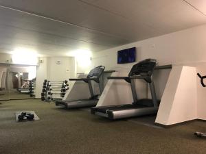 The fitness centre and/or fitness facilities at Hotel La Romantica