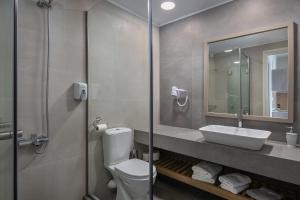 Kúpeľňa v ubytovaní Alianthos Suites