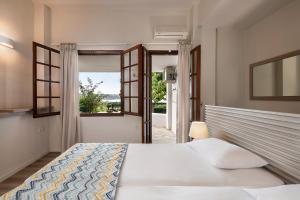 Posteľ alebo postele v izbe v ubytovaní Alianthos Suites