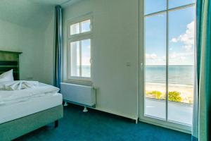 Postel nebo postele na pokoji v ubytování Hotel am Fischerstrand