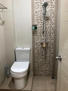 A bathroom at LCR HOTEL