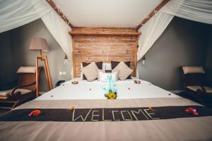Tempat tidur dalam kamar di Hotel Chalets Chamarel