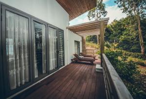 Kebun di luar Hotel Chalets Chamarel