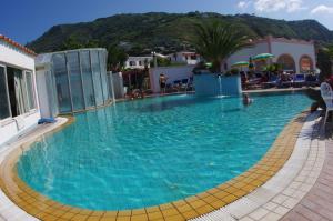 Bazén v ubytování Hotel Castiglione nebo v jeho okolí