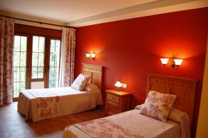 Postel nebo postele na pokoji v ubytování Hotel El Cortijo de Daimiel + 37 fotografií