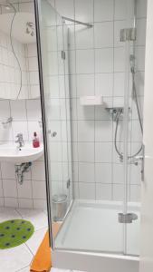 a bathroom with a shower and a sink at Ferienwohnung Grüne Oase in Halle an der Saale