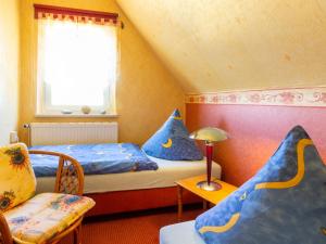 Ένα ή περισσότερα κρεβάτια σε δωμάτιο στο Ferienwohnung Familie Schmidt