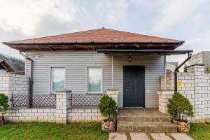 a house with a black door at Solov'inaya Apartments in Gomel