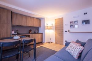Posedenie v ubytovaní JOIVY Warm Flat for 4, with Parking in Courmayeur