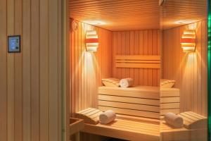 Holiday Inn - the niu, Mesh Stuttgart Messe by IHG房間的床